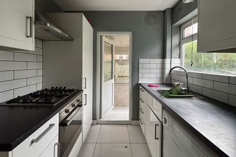 2 bedroom flat for sale, 54 Nestles Avenue, Hayes, Middlesex, UB3 4QB
