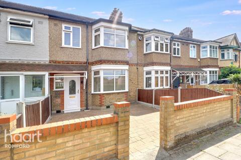 3 bedroom terraced house for sale, Rush Green Road, Romford, RM7 0NJ