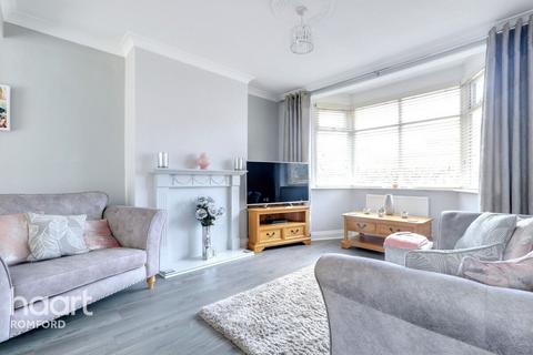 3 bedroom terraced house for sale, Rush Green Road, Romford, RM7 0NJ