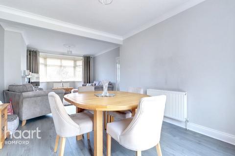 3 bedroom terraced house for sale, Rush Green Road, Romford, RM7 0NJ