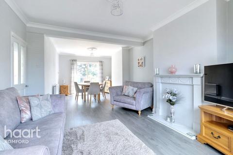 3 bedroom terraced house for sale, Rush Green Road, Romford, RM7 0NJ