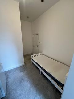 Studio to rent, Lichfield Grove, London N3