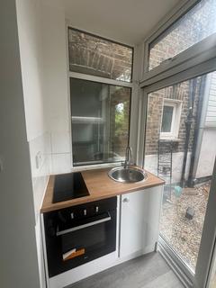 Studio to rent, Lichfield Grove, London N3