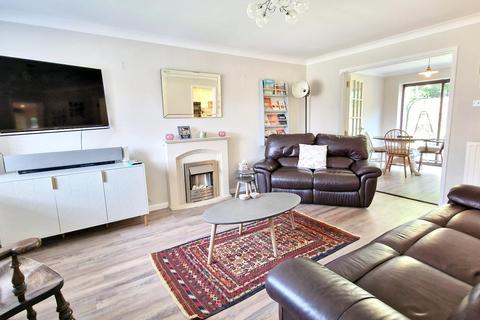 3 bedroom detached house for sale, Ravencroft, Bicester, Oxfordshire, OX26
