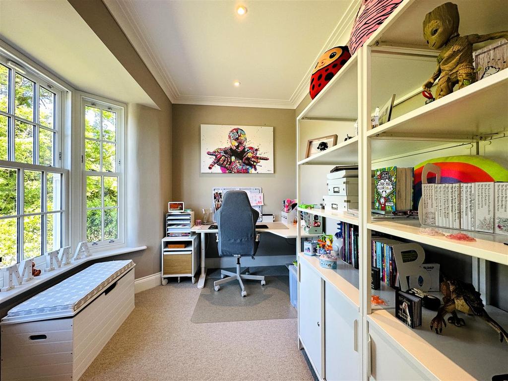 Bedroom 5/Study