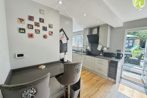 3 Lyndhurst Road, Corringham, Stanford-le-hope, SS17 7SJ