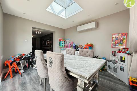 3 Lyndhurst Road, Corringham, Stanford-le-hope, SS17 7SJ