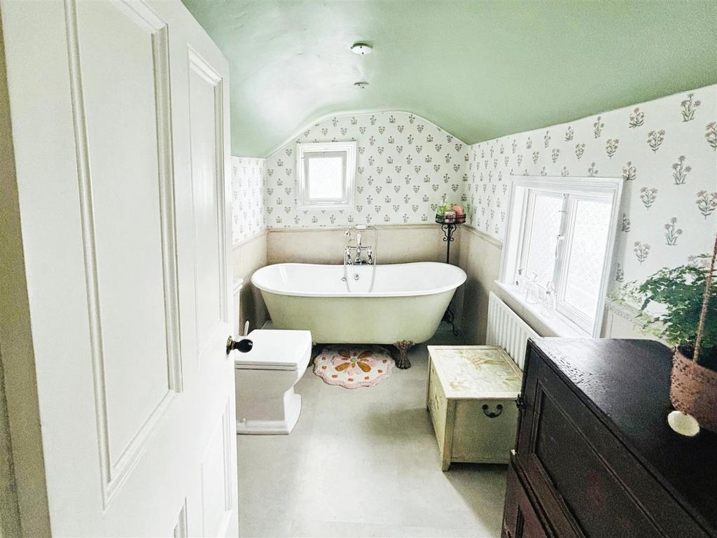 Bathroom.jpg