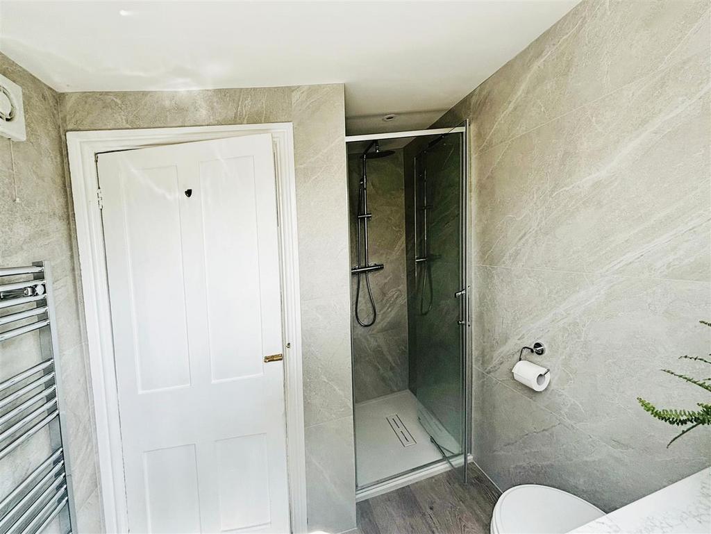 Shower Room.jpg