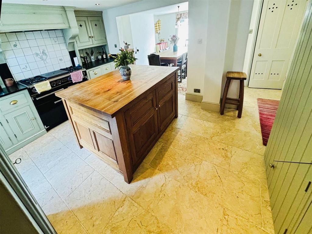 Kitchen .jpg