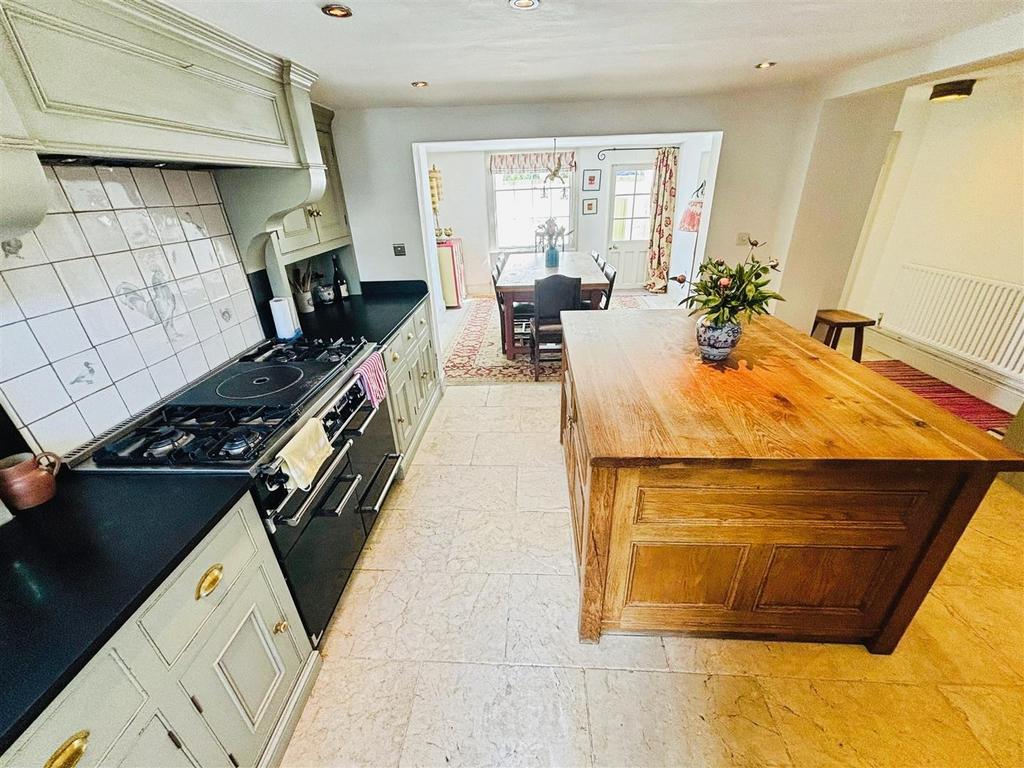 Kitchen....jpg