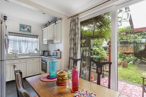 129 Colne Road, Twickenham, TW2 6RA