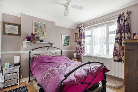 129 Colne Road, Twickenham, TW2 6RA