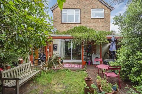 129 Colne Road, Twickenham, TW2 6RA