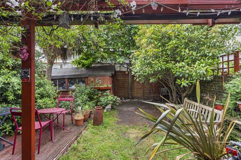 129 Colne Road, Twickenham, TW2 6RA