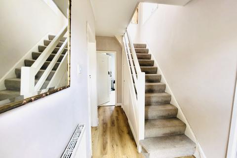 4 bedroom semi-detached house for sale, Bullescroft Road, Edgware HA8