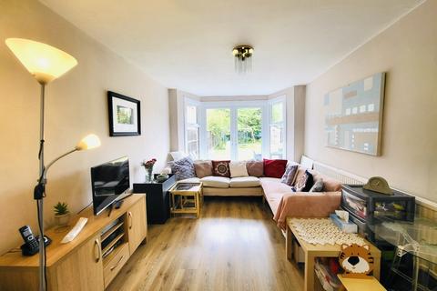 4 bedroom semi-detached house for sale, Bullescroft Road, Edgware HA8