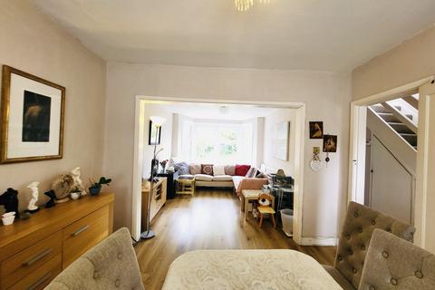 4 bedroom semi-detached house for sale, Bullescroft Road, Edgware HA8