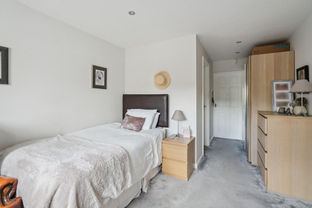 Bedroom/Office