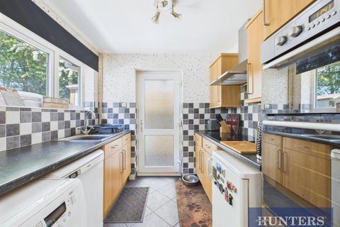 2 bedroom semi-detached bungalow for sale, Harewood Avenue, Bridlington