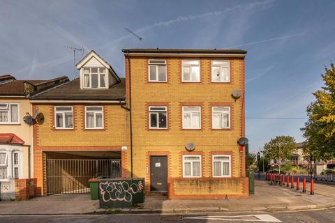 Studio for sale, Pond Road, Stratford, London, E15
