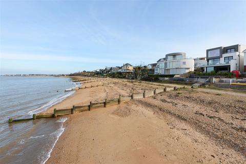 10 Admiralty Walk, Whitstable, CT5 4ET