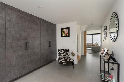 10 Admiralty Walk, Whitstable, CT5 4ET
