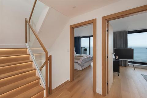 10 Admiralty Walk, Whitstable, CT5 4ET