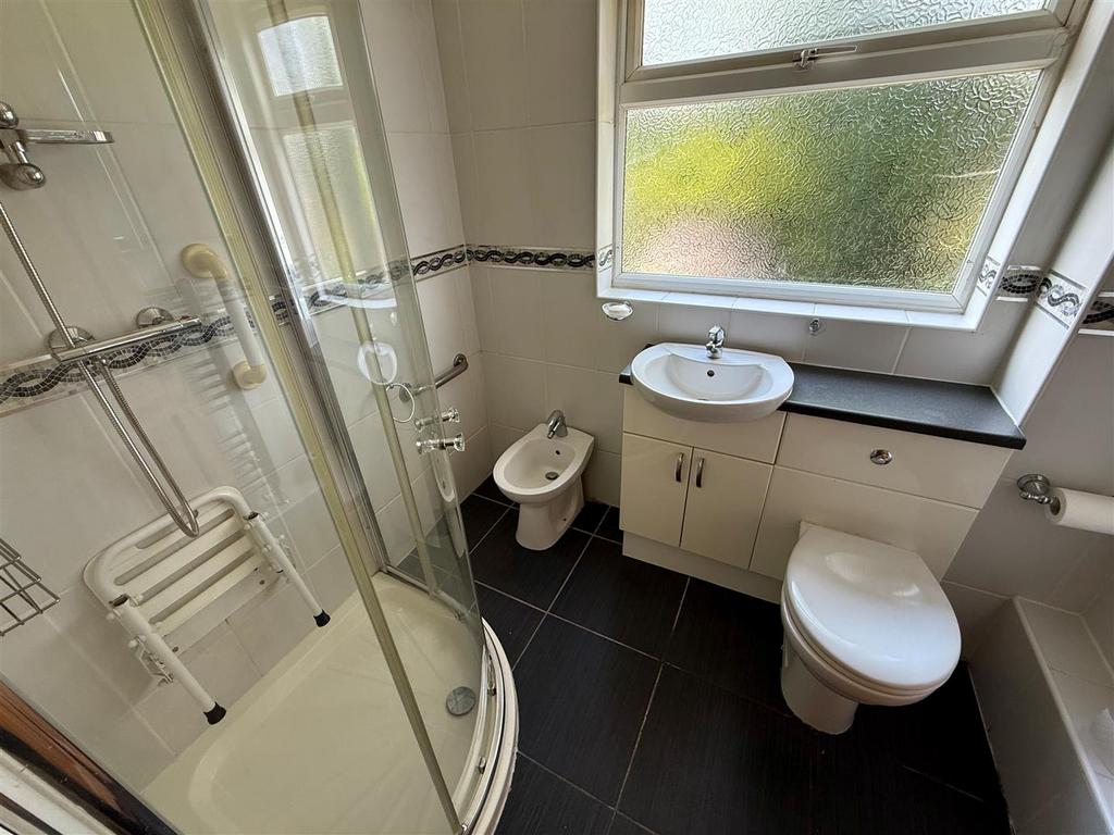 CC39 Shower.jpg