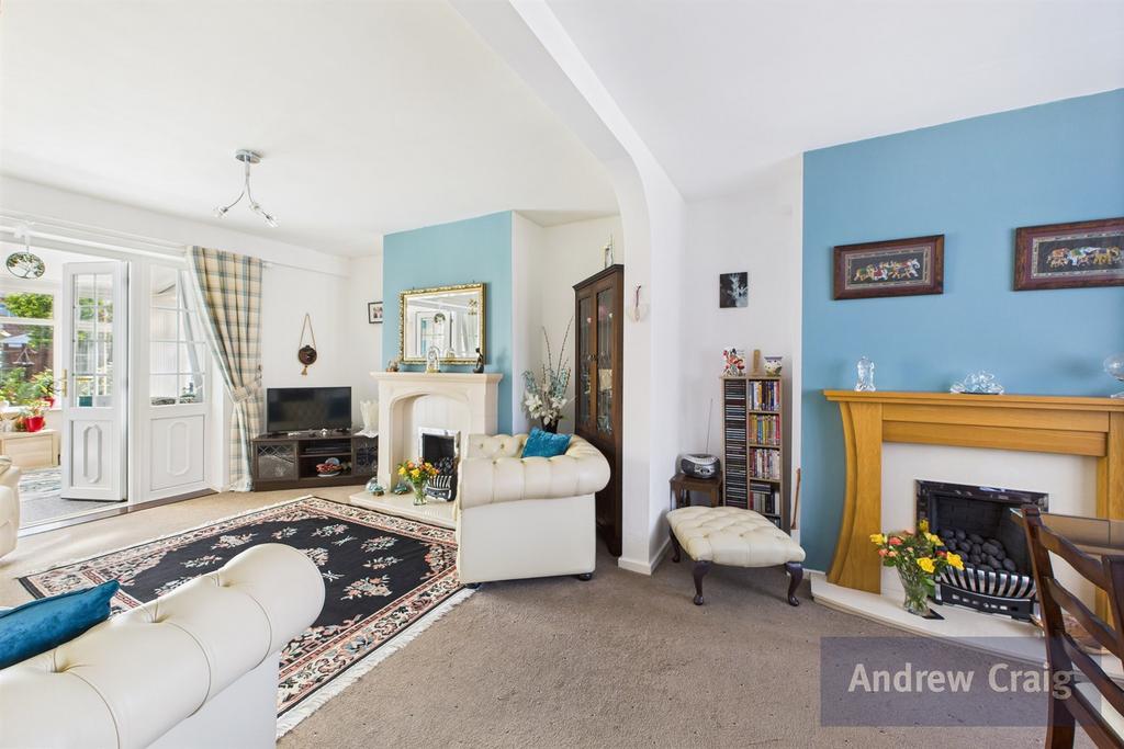 Lounge/Dining Room