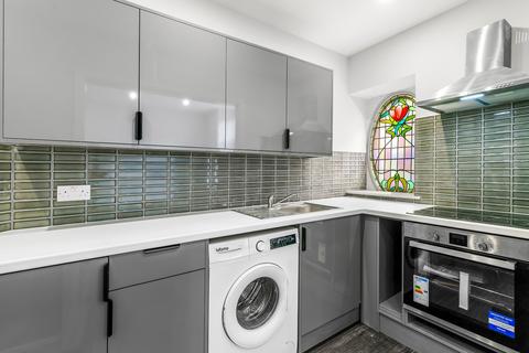 1 bedroom flat to rent, Leeds Road, Hipperholme, Halifax, HX3