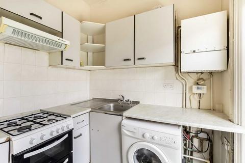 Studio to rent, Charleville Road, London W14
