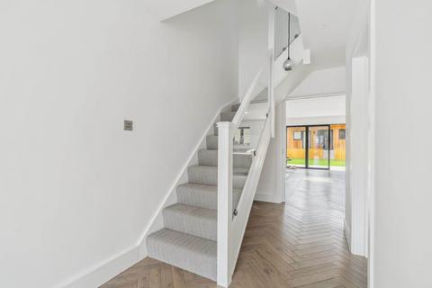 13 Cornfield Road, Bushey, WD23 3TB