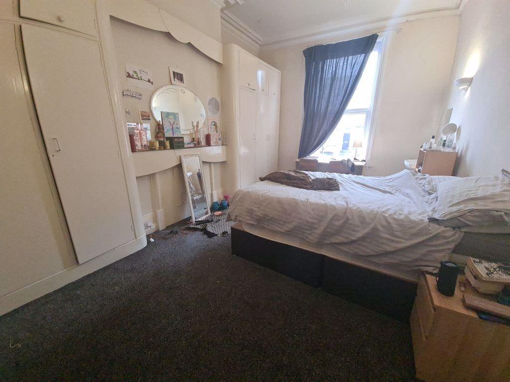 A cozy double bedroom featuring a comfortable d...