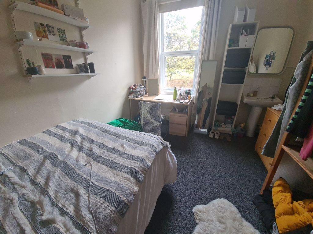 Cozy single bedroom with a comfortable bed, a s...