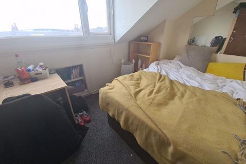 7 bedroom house to rent, Hyde Park Road, Leeds LS6