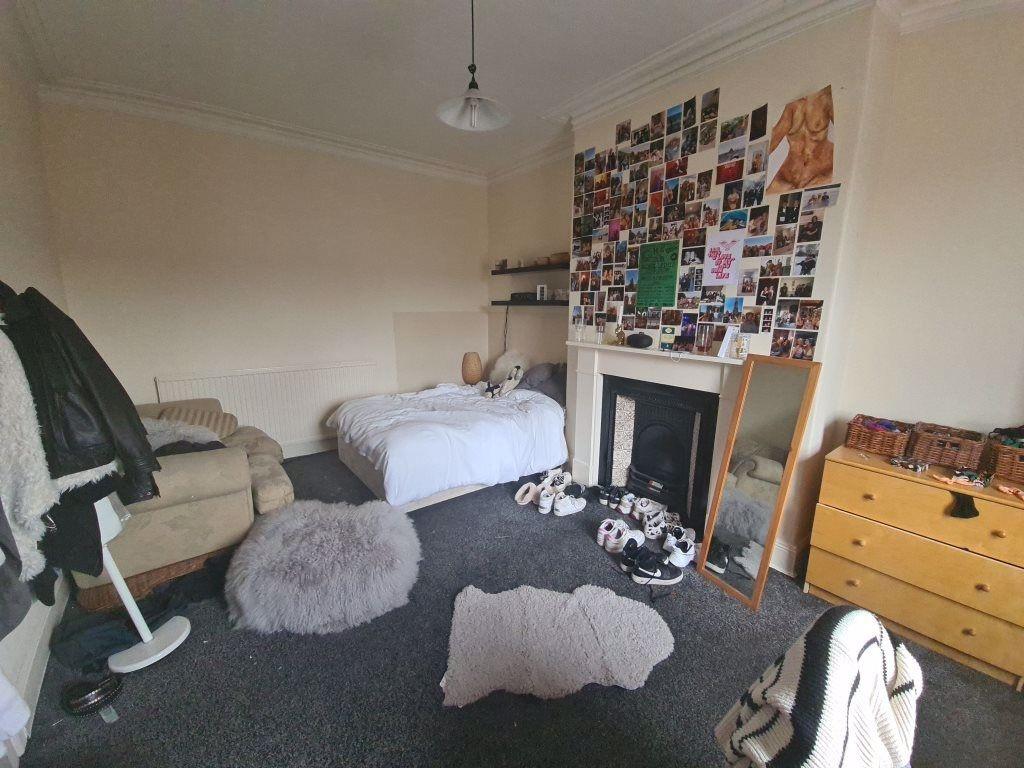Cozy single bedroom featuring a comfortable bed...