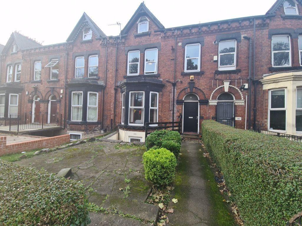 Charming terraced house with a tidy front garde...