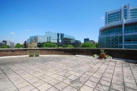 Studio to rent, Warren Court, Euston Road, London, NW1
