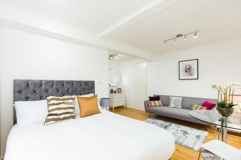 Studio to rent, Warren Court, Euston Road, London, NW1