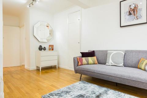 Studio to rent, Warren Court, Euston Road, London, NW1