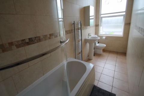 1 bedroom in a house share to rent, Burley Road, Leeds LS3