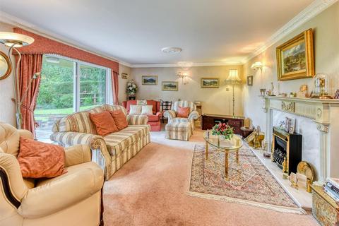 3 bedroom apartment for sale, 5 Eynsham Court, Clifton Road, Stockwell End, Tettenhall, WV6 9AR