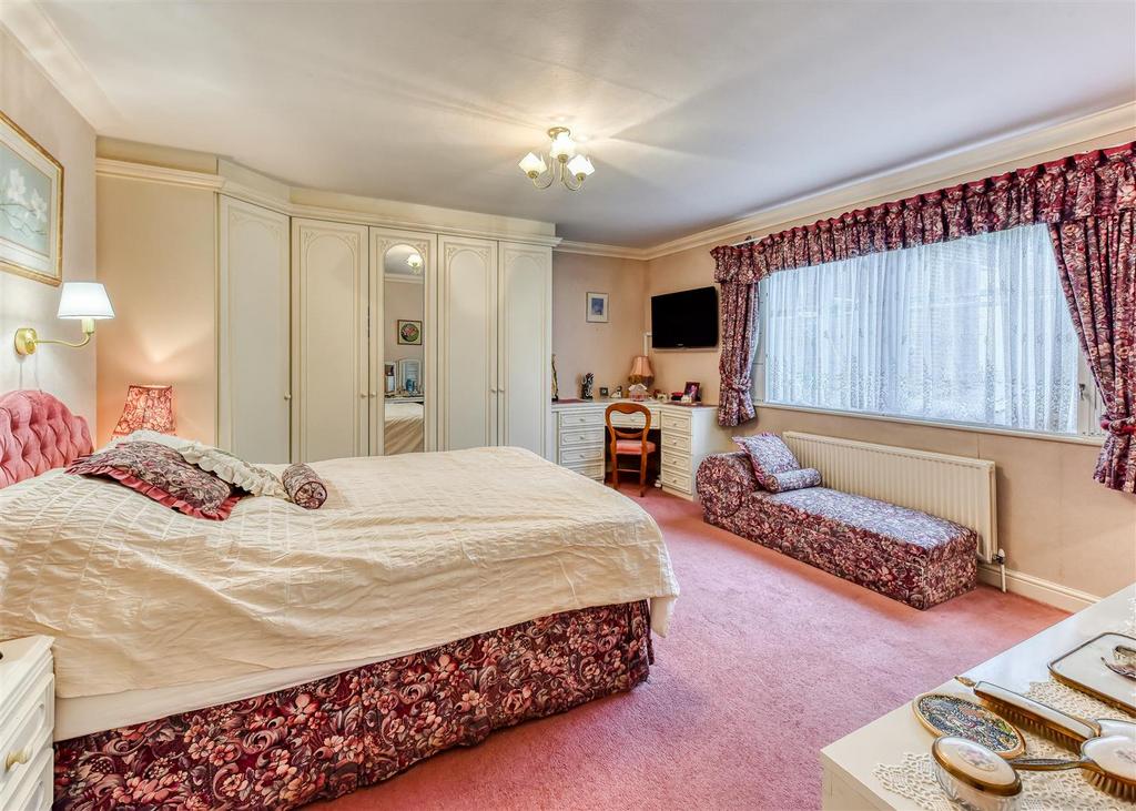 5 Eynsham Court-bed1a.jpg
