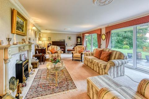 3 bedroom apartment for sale, 5 Eynsham Court, Clifton Road, Stockwell End, Tettenhall, WV6 9AR