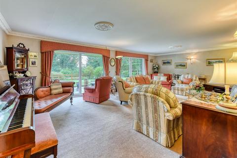 3 bedroom apartment for sale, 5 Eynsham Court, Clifton Road, Stockwell End, Tettenhall, WV6 9AR