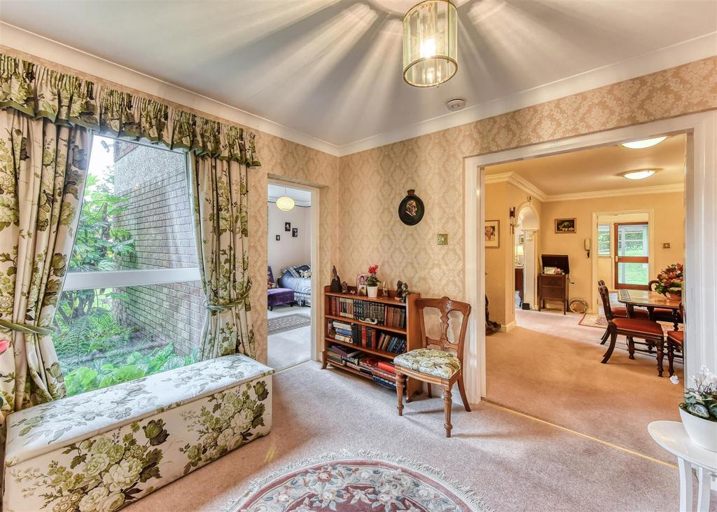 5 Eynsham Court-hall.jpg