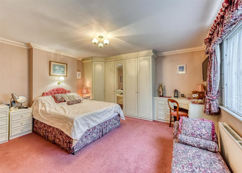 5 Eynsham Court-bed1b.jpg