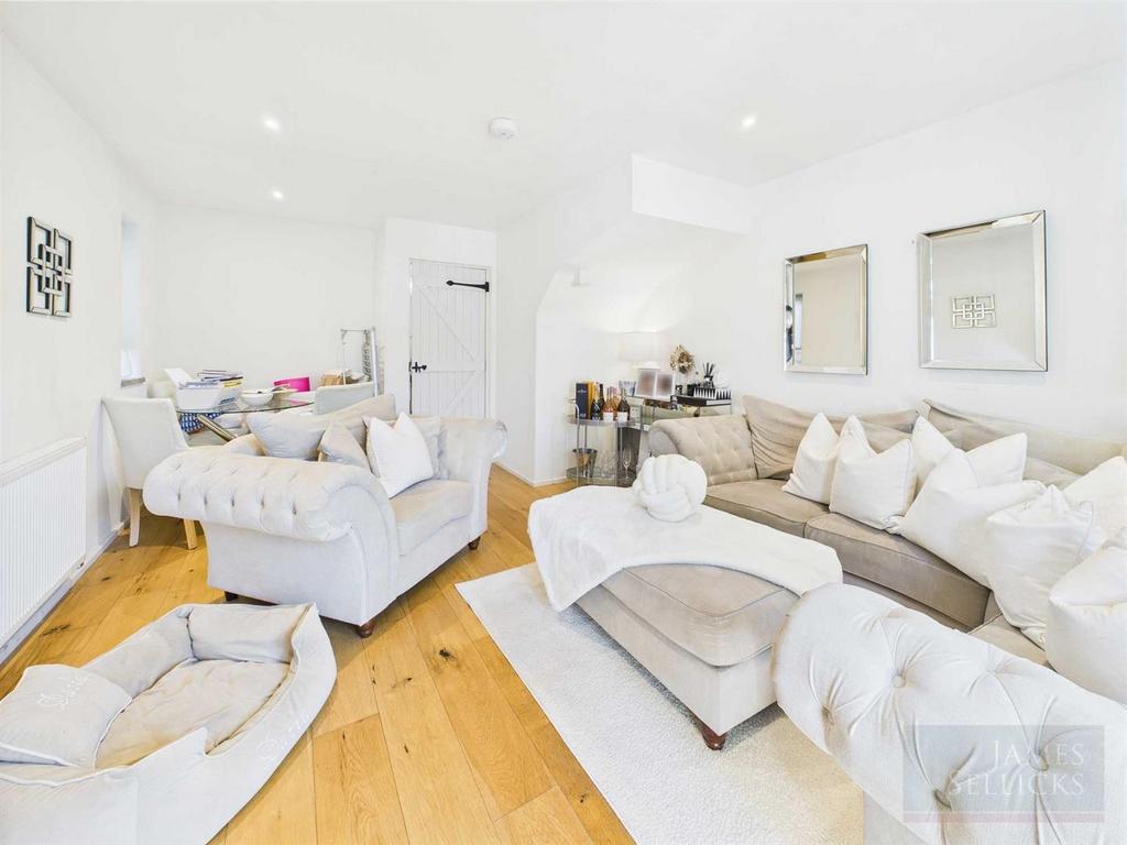 Sitting room / dining room