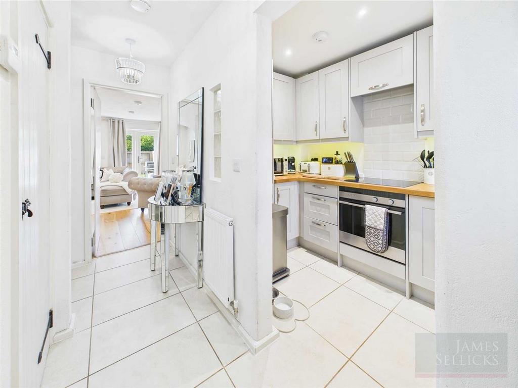 Entrance hall/kitchen